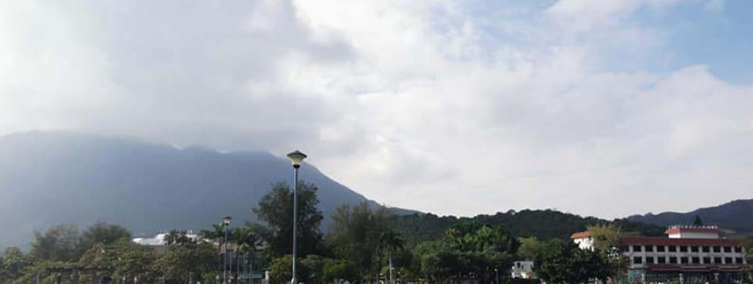 Overlooking the mountains from Mui Wo to Discovery Bay, a quiet trip